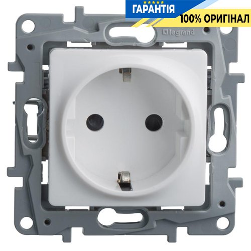 Розетка электрическая с заземлением Legrand Etika 672225, с защитными шторками белый