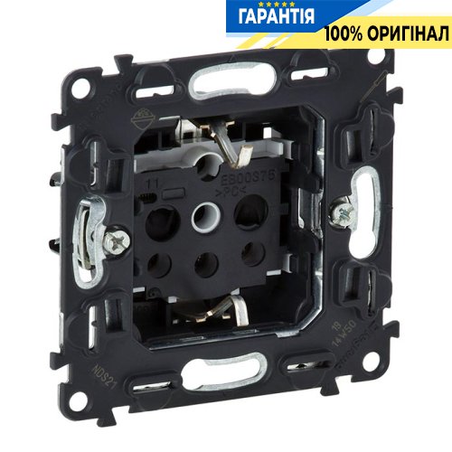 Механизм розетки с заземлением со шторками, Legrand in'Matic 753029, винтовые клеммы