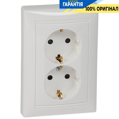 Розетка 2-я с заземляющим контактом и со шторками Legrand Valena 774427, белый